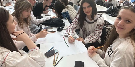 Powiększ grafikę: akredytacja-erasmus-wizyta-naszej-partnerskiej-szkoly-colegiul-national-mircea-cel-batran-z-rumunii-611927.jpg