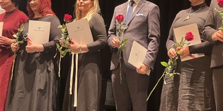 Powiększ grafikę: nagroda-pomorskiego-kuratora-oswiaty-dla-pani-dyrektor-marty-duszycy-648027.jpg