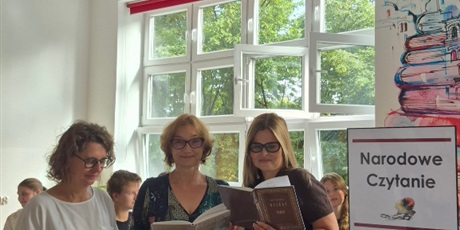 Powiększ grafikę: Narodowe Czytanie w XIX LO⚘️