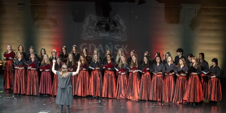 Powiększ grafikę: pani-daria-polanowska-oraz-pani-beata-drazek-z-nagroda-prezydenta-miasta-gdanska-648016.jpg