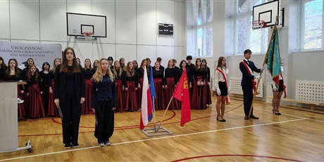 Powiększ grafikę: pozegnanie-klas-maturalnych-689275.jpg