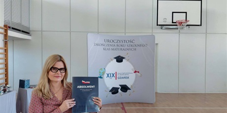 Powiększ grafikę: pozegnanie-klas-maturalnych-689277.jpg