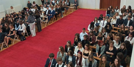 Powiększ grafikę:  Uroczyste zakończenie klas maturalnych 