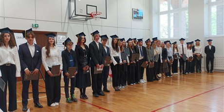 Powiększ grafikę: uroczyste-zakonczenie-klas-maturalnych-2024-2025-611922.jpg