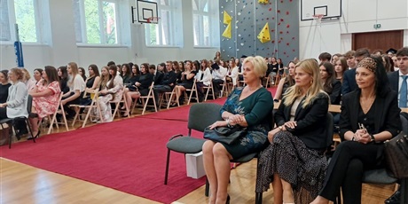 Powiększ grafikę: uroczyste-zakonczenie-klas-maturalnych-2024-2025-611924.jpg