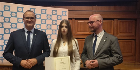 ZUZANNA ZGRYZIEWICZ Z KLASY III E STYPENDYSTKĄ PREZESA RADY MINISTRÓW😍👏